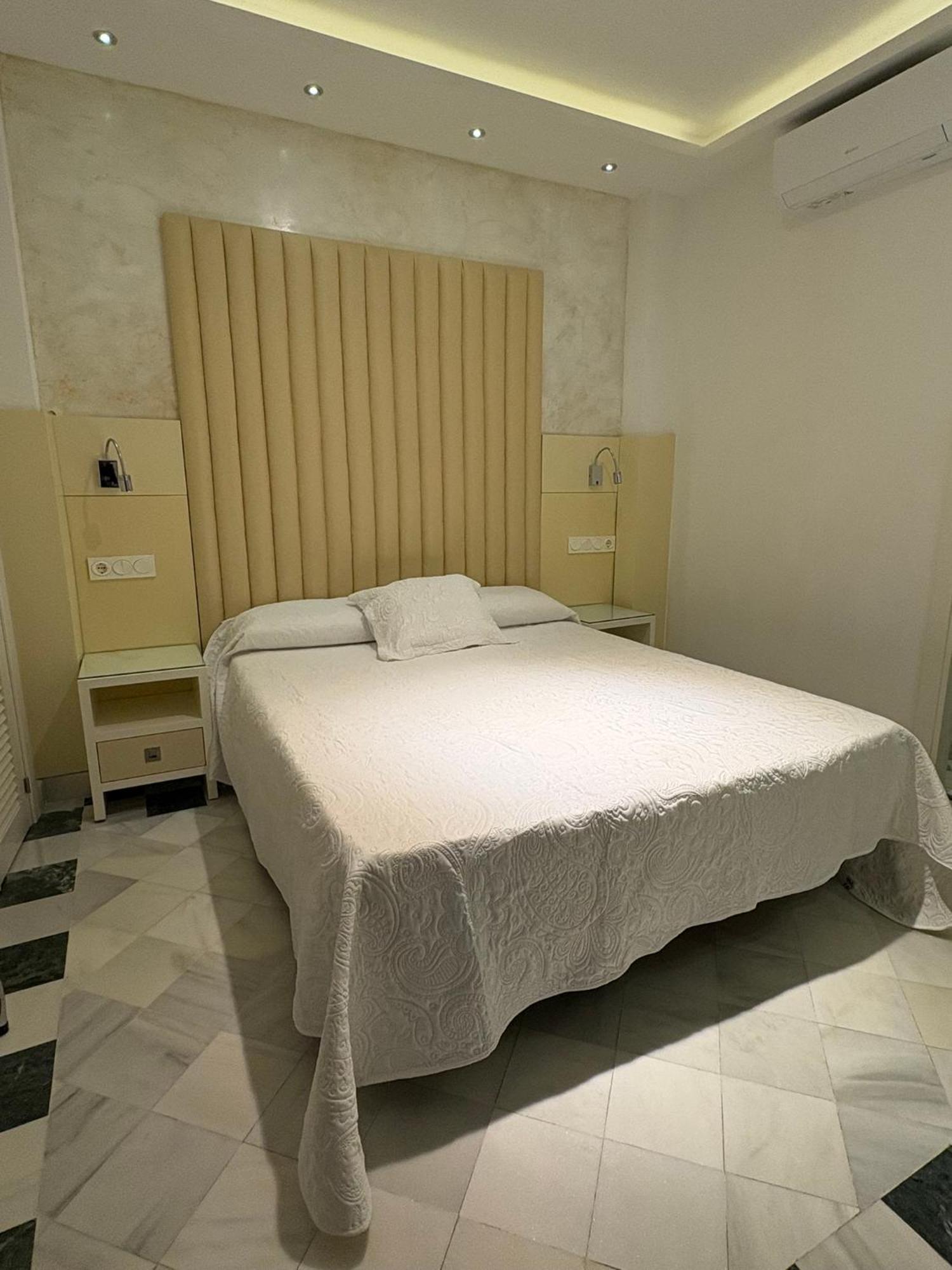Single Room,1675810104:JPEG